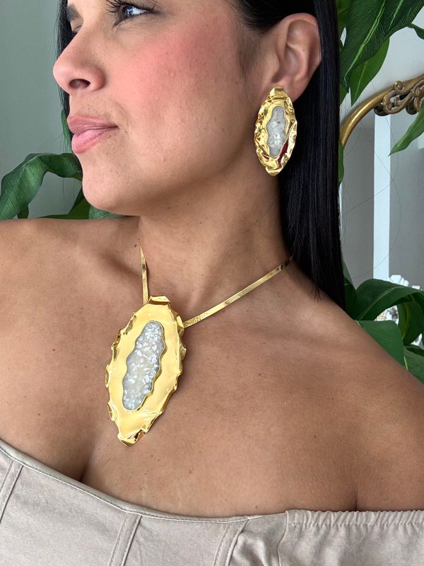 Exotic Pendant Necklace Set