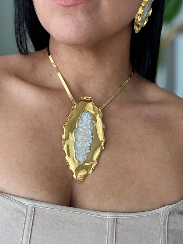 Exotic Pendant Necklace Set