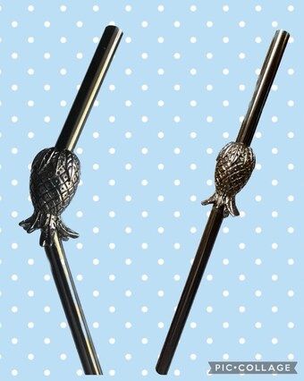 10.5’’ Black Metal Straw, Upside Down Pineapple, Drinking Straw, Bent straw, Straight straw. Straws are not a set. They are individual.