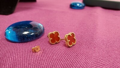 18K Clover Red Studs 10mm (solid)