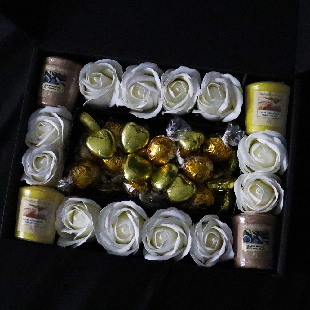 Yankee Candle Ultimate Gift Hamper With Ivory Roses
