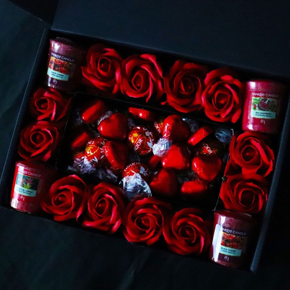 Lindt Lindor &amp; Yankee Candle Signature Chocolate Hamper With Red Roses