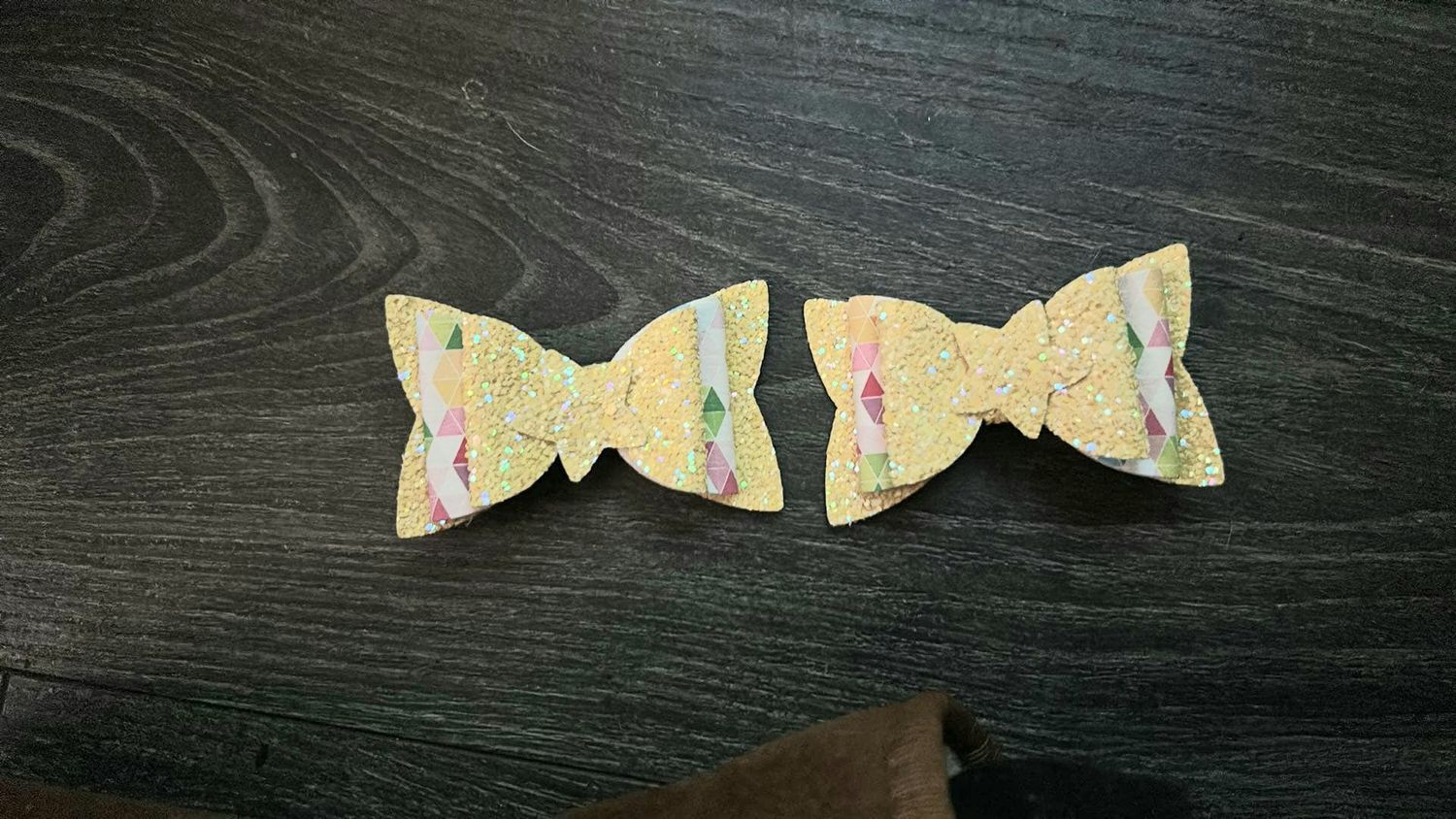 Yellow glitter bows (set)