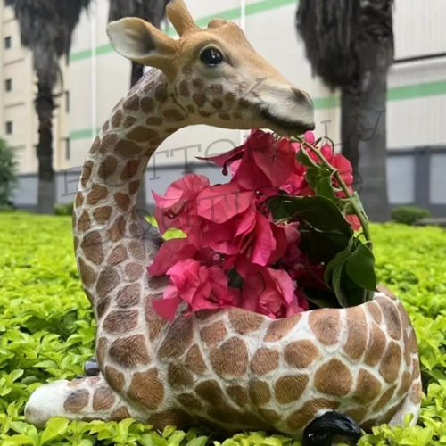Garden decor giraffe