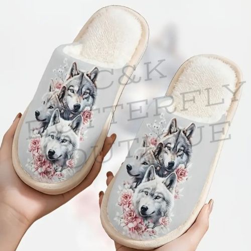 Wolf Print Plush Slippers – Cozy Comfort with a Touch of Nature 🐺🌸