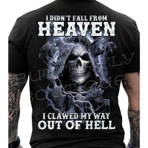 T-shirt with a gothic skull theme.