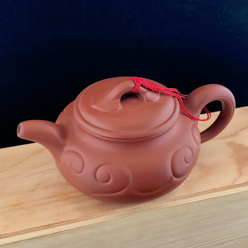 Large King of Hearts Teapot - Regal Red