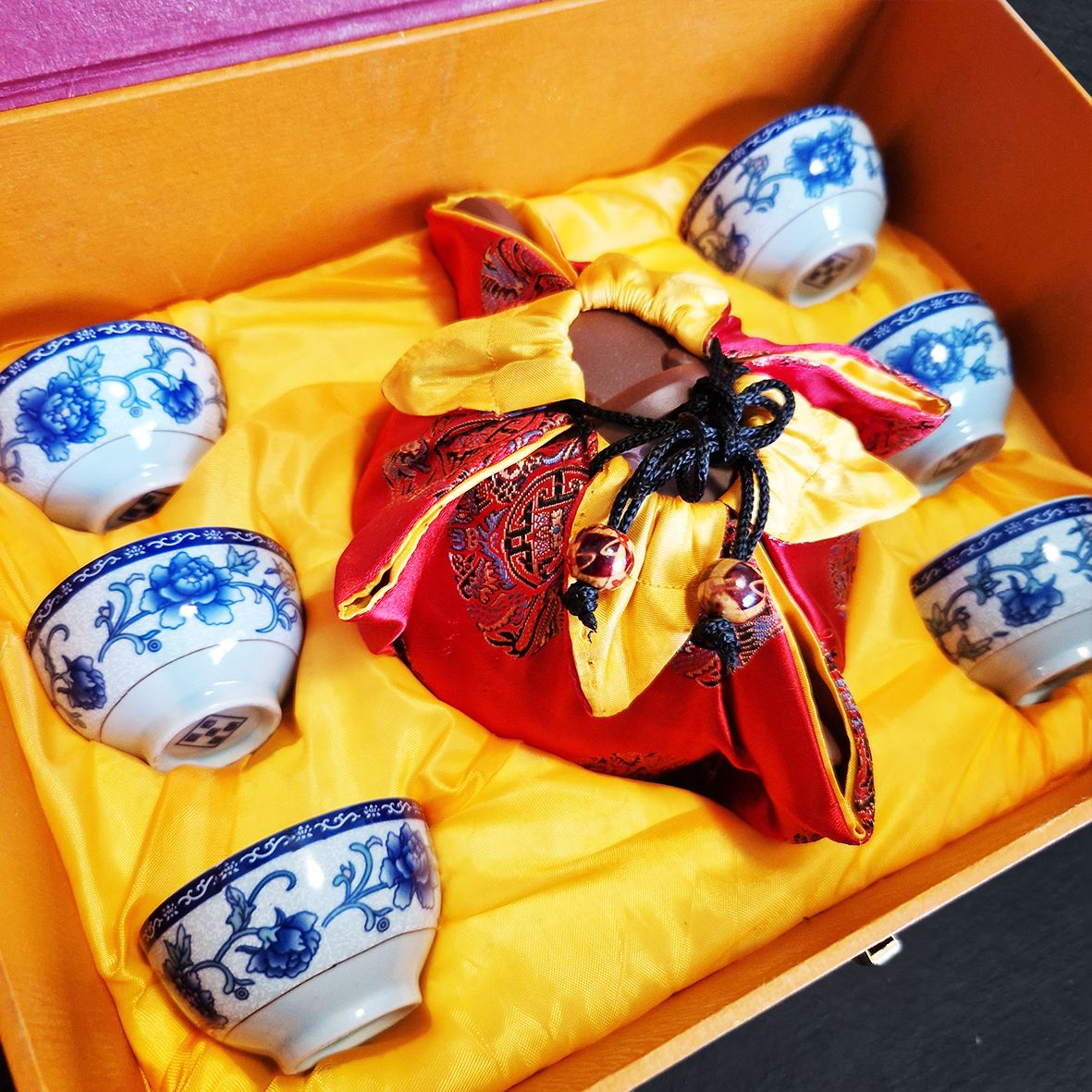 Chinese Red Clay Gong Fu Cha Tea Ceremony Set - Yixing Zisha Teapot and Porcelain Cups with Vintage Gift Box