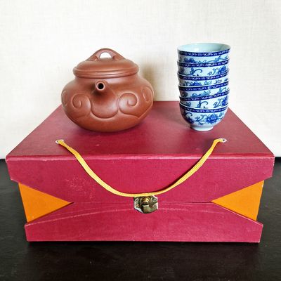 Chinese Red Clay Gong Fu Cha Tea Ceremony Set - Yixing Zisha Teapot and Porcelain Cups with Vintage Gift Box