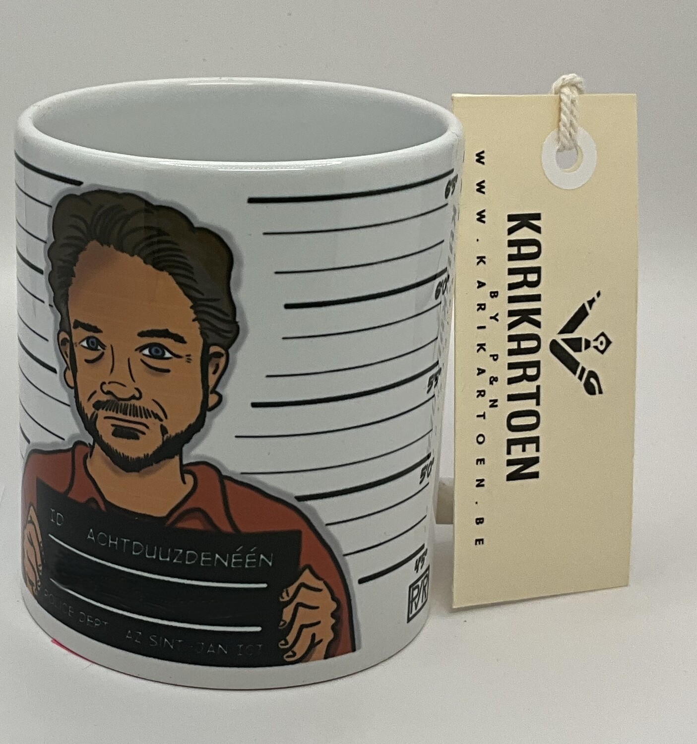 Koffiemok-met karikatuur &quot;mug shot&quot;