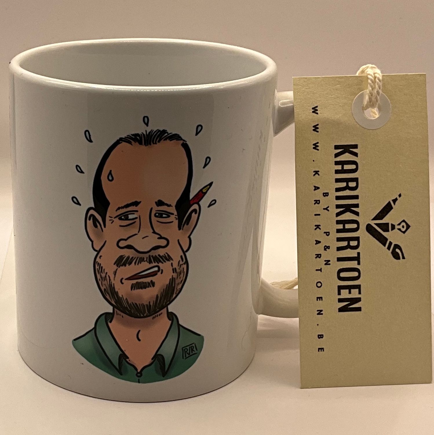 Koffiemok-met karikatuur met bijhorend thema