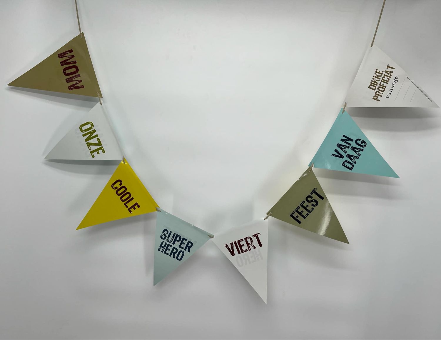 Mailbox - Feestvleugels -8 wimpeltjes