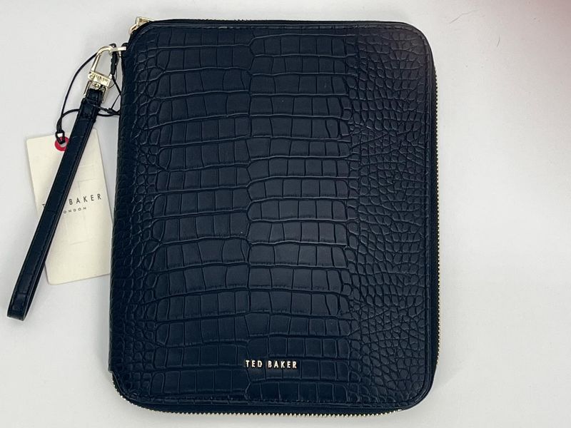 Ted Baker Meyti A5 Croco imitatie zwarte reisportemonnee