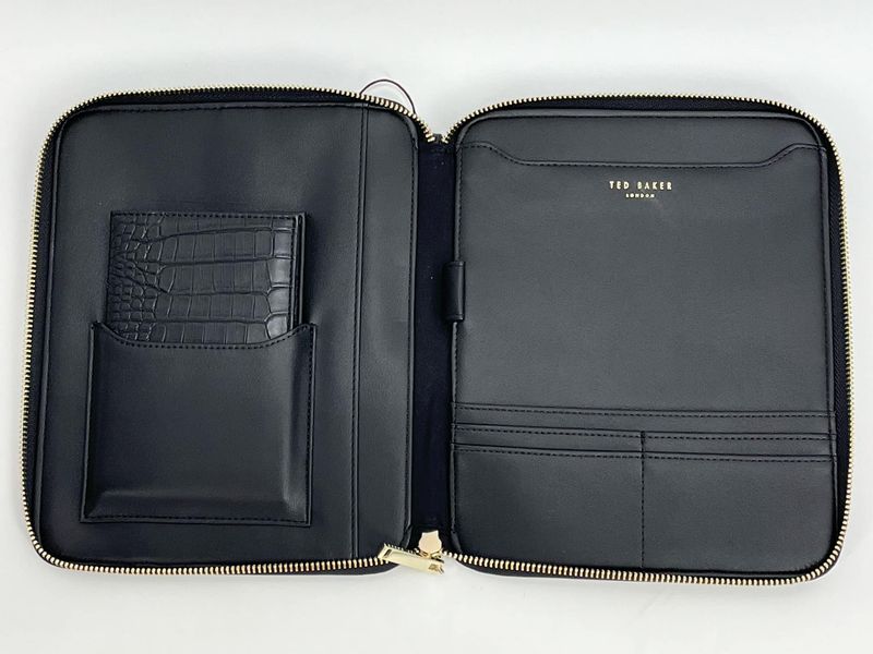 👛Ted Baker Meyti A5 Croco Reisportemonnee Zwart – 24 x 19 x 2 cm 🖤✨