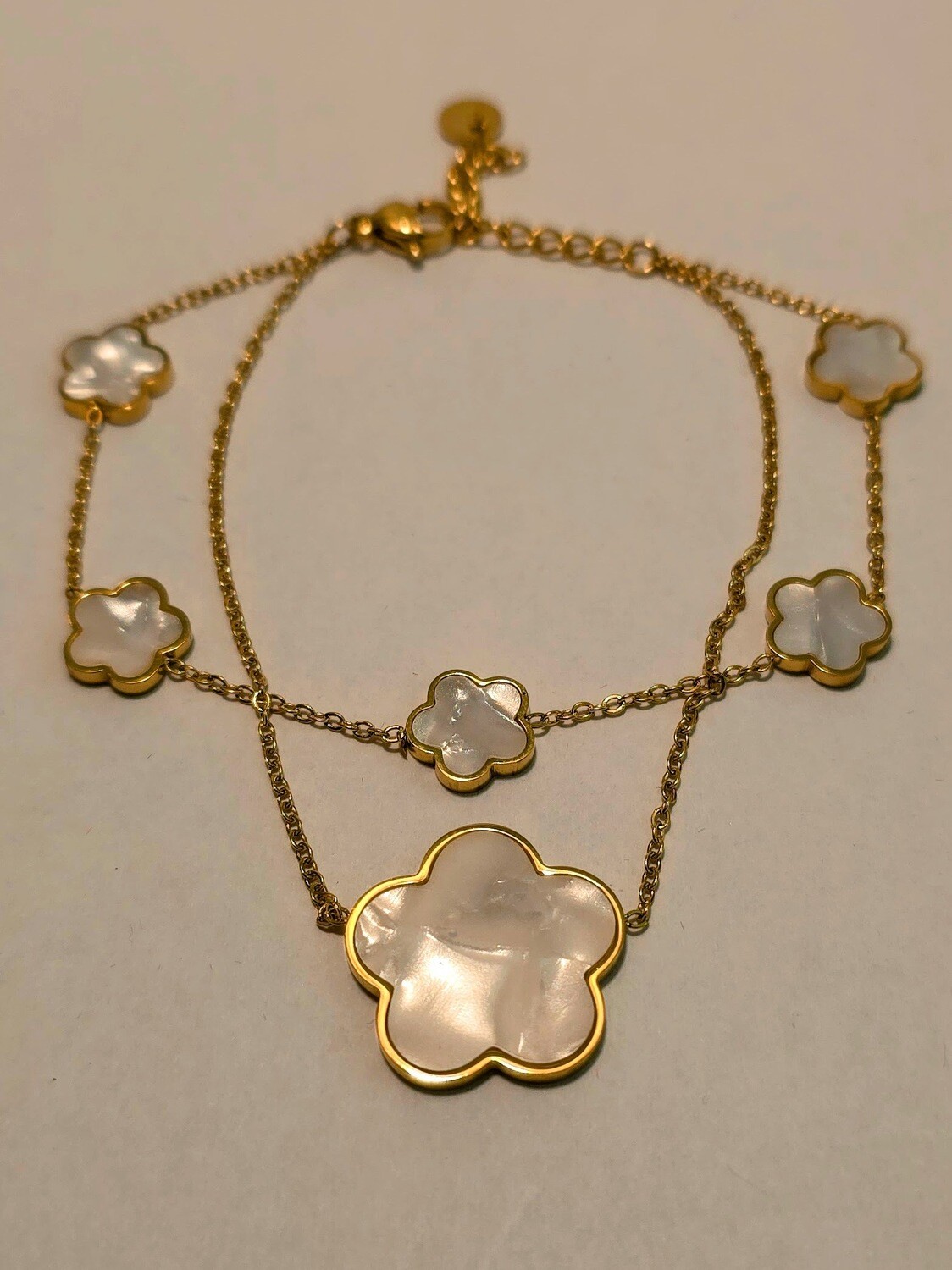 Armband met Bloempjes en Parelmoer inleg