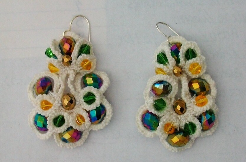 Handgemaakte Oorbellen in verschillende  kleuren en modellen !!