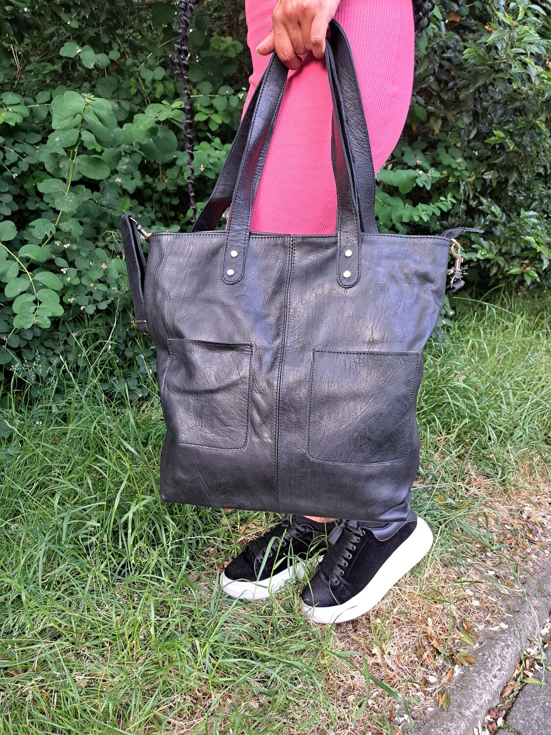 Grote Lederen Handtassen met Dubbele Zakken.