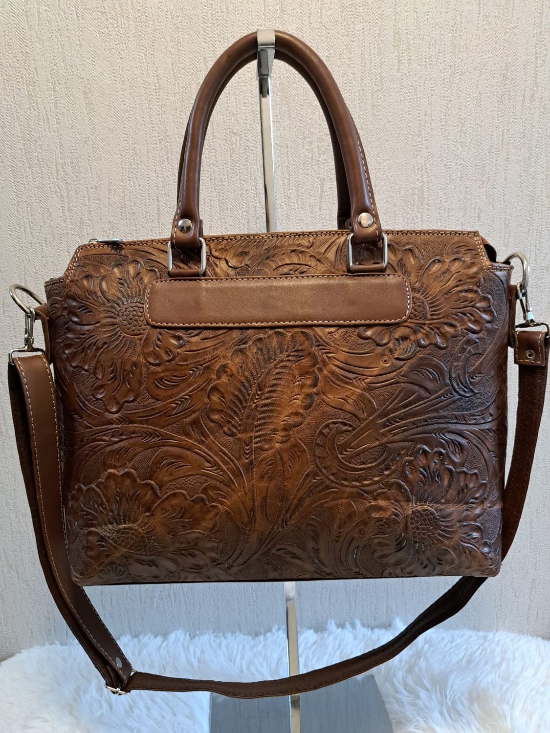 ​LEDEREN LAPTOPHOUDER VOOR DAMES