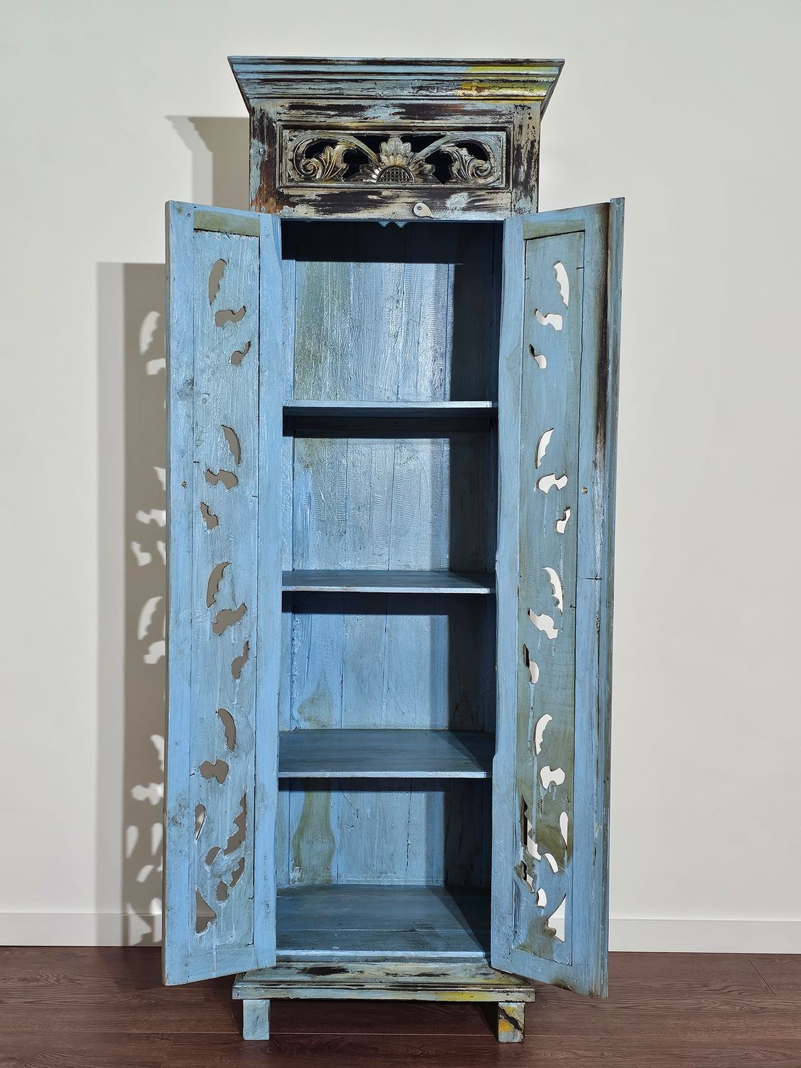 Hoge kast blauw.
