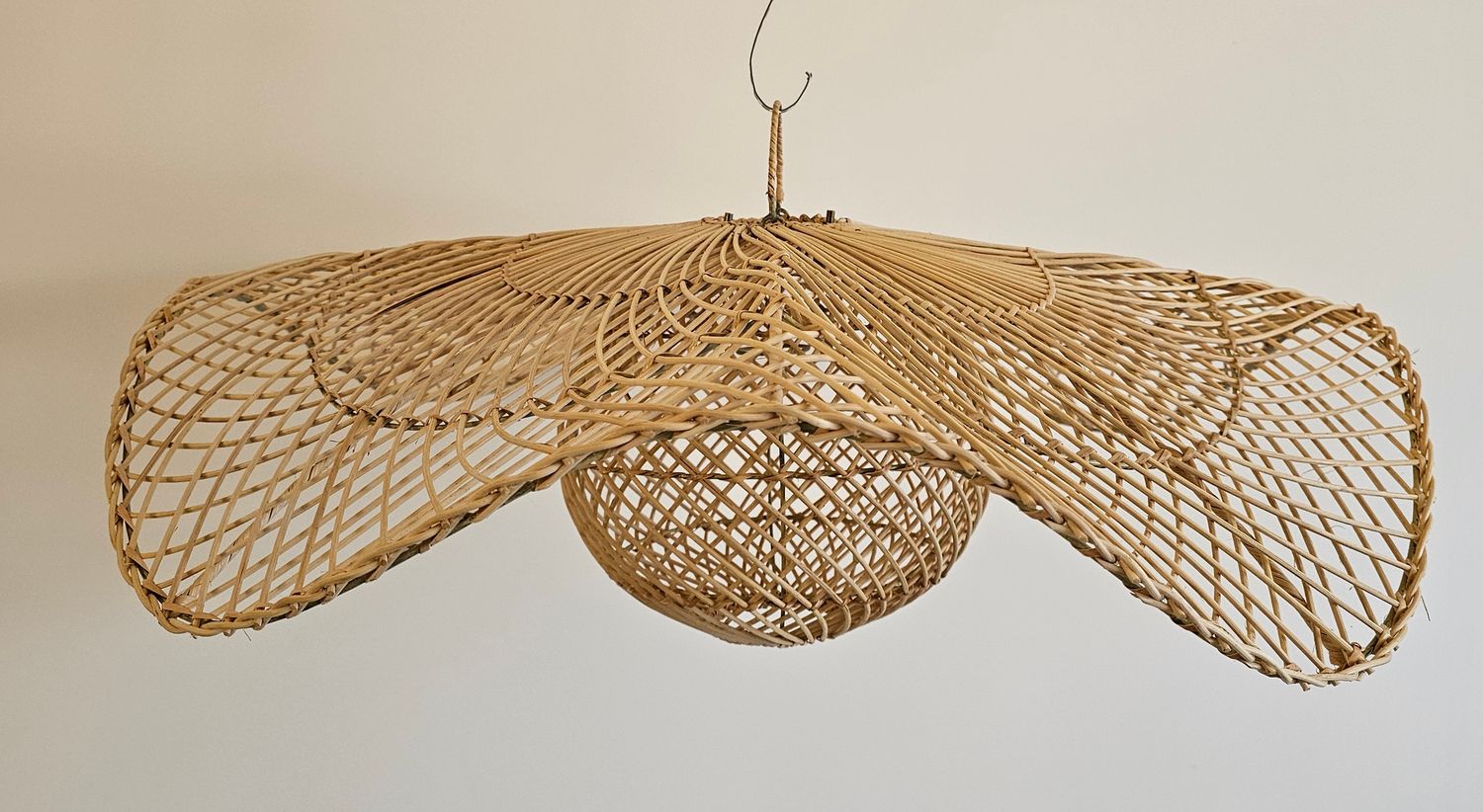Rotan luchter Bola Topi.