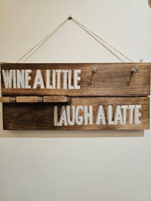 Muurbord Wine a little, laugh a latte.