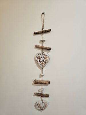 Hanger hart gegraveerd kort.