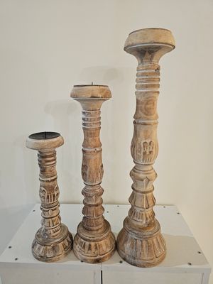 Houten kandelaar. Set van 3.