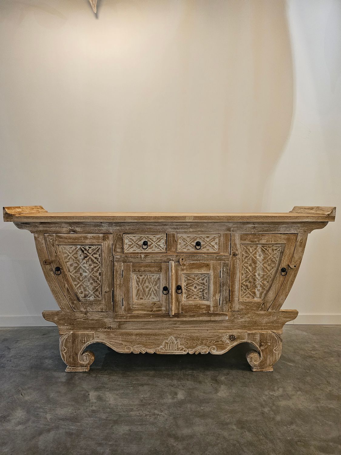 Dressoir klein afgerond.