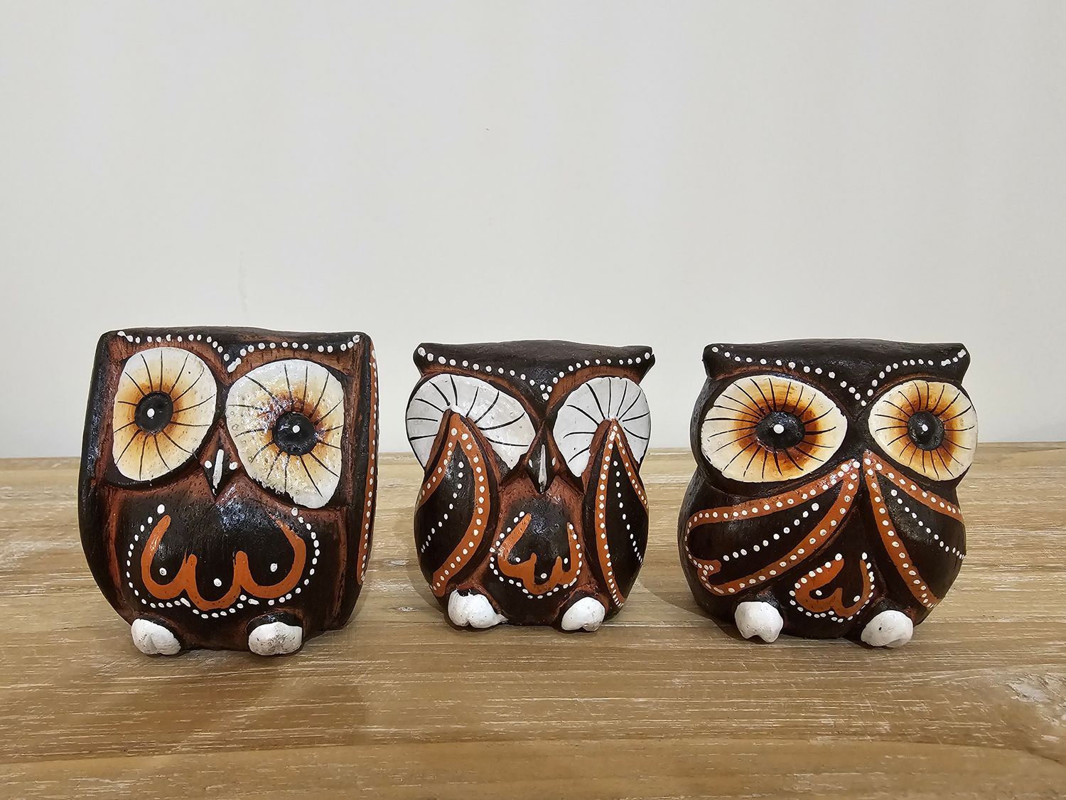 Set van 3 houten uiltjes, horen, zien en zwijgen.