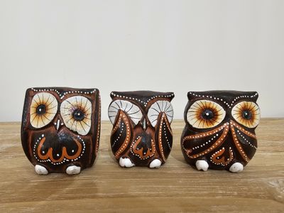 Set van 3 houten uiltjes, horen, zien en zwijgen.