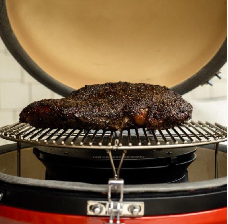 Kamado Joe SlōRoller Big Joe in gebruik roken groot kookoppervlak resultaat
