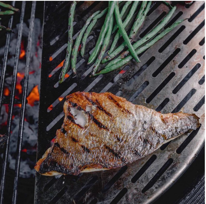 Kamado Joe RVS vis rooster zalm en groenten op Classic Joe resultaat