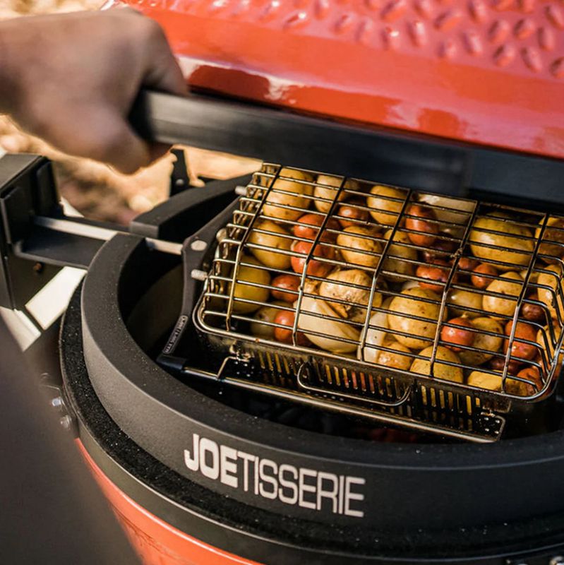 Kamado Joe draaispit manden in gebruik groenten roterend op Kamado BBQ