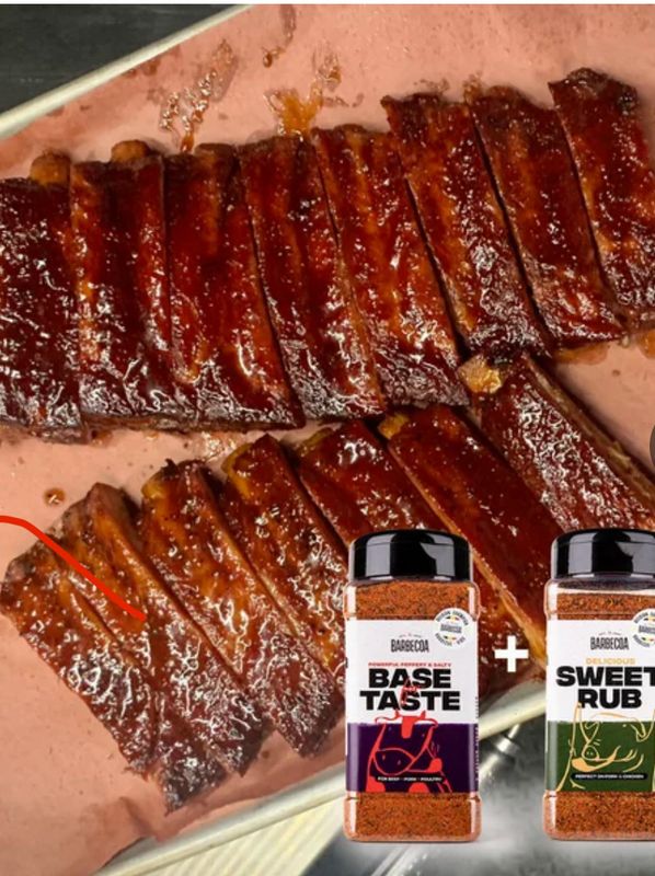 Barbecoa Sweet Rub gestrooid op spare ribs karamelisering BBQ