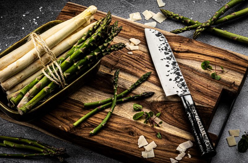 Forged Intense Santoku 18cm in gebruik groenten fijn snijden BBQ bereiding