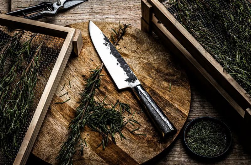 Forged Intense koksmes in gebruik vlees in stukken snijden BBQ bereiding