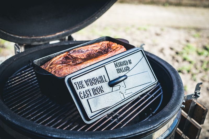 The Windmill broodpot in gebruik vers brood bakken op kamado BBQ