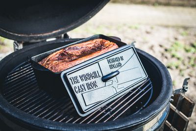 The Windmill broodpot in gebruik vers brood bakken op kamado BBQ