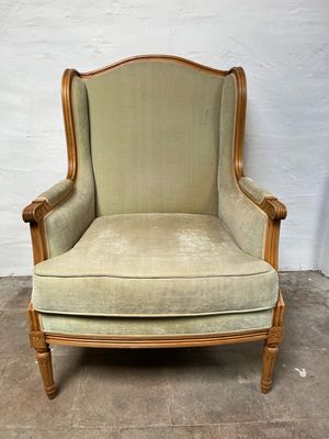Klassieke fauteuil met houten lijstwerk