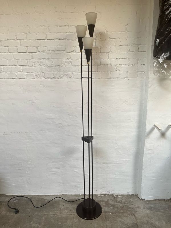Drieledige staande lamp