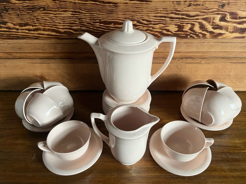 * Porselein servies in licht roze