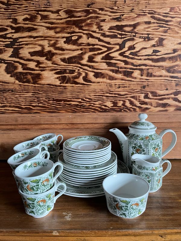 Ridgway Ironstone Staffordshire “Canterbury” servies