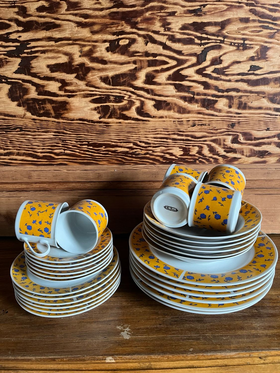 *Porselein servies met vergeet-me-nietjes motief