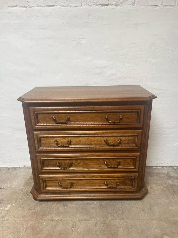 *Houten ladekast