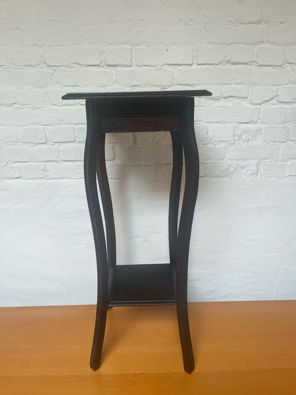 *Houten piëdestal