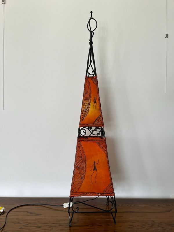 *Staanlamp in leer en staal