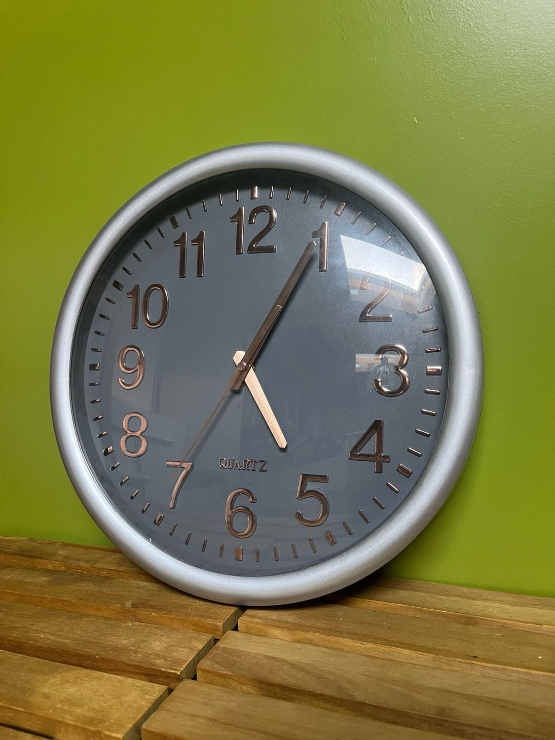 Grijze quartz klok