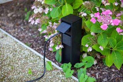 TUINPAAL 2 STOPCONTACTEN.