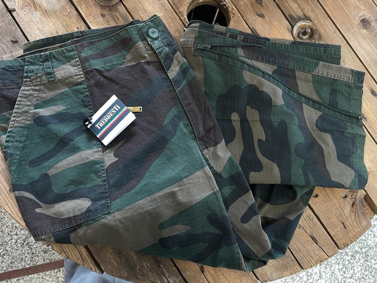 Pantaloni mimetici marca KORPS