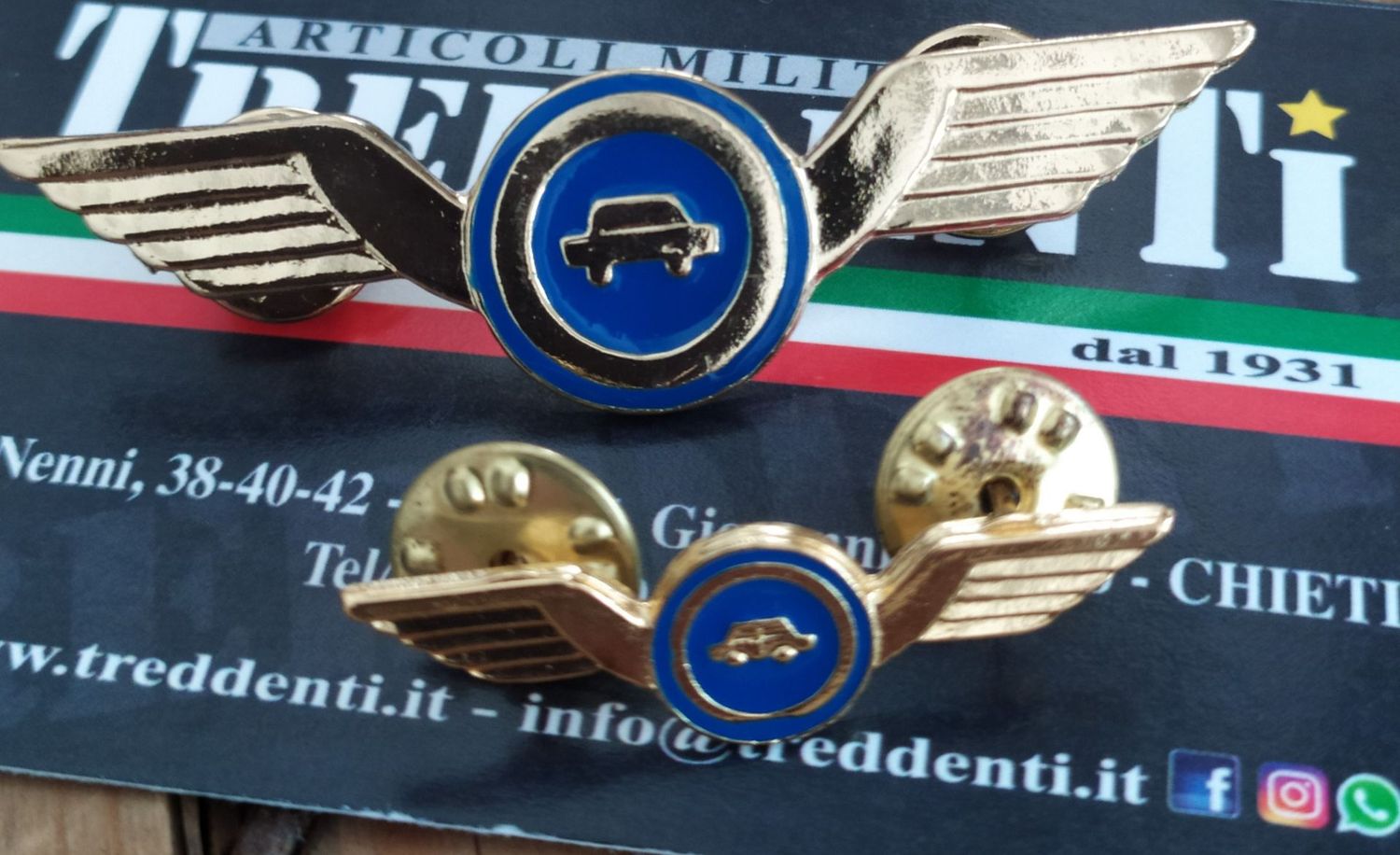 Brevetto ali guida veloce auto fondo blu